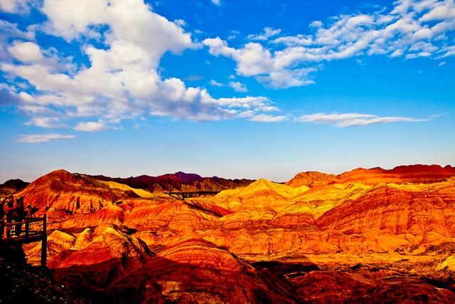 甘肃,热烈欢迎各位来宾与朋友们